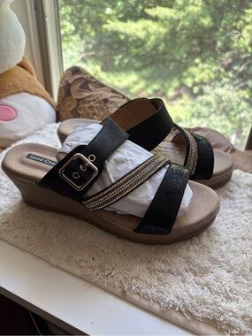 Good Chic Black Wedge Sandals with Metallic Accent Straps